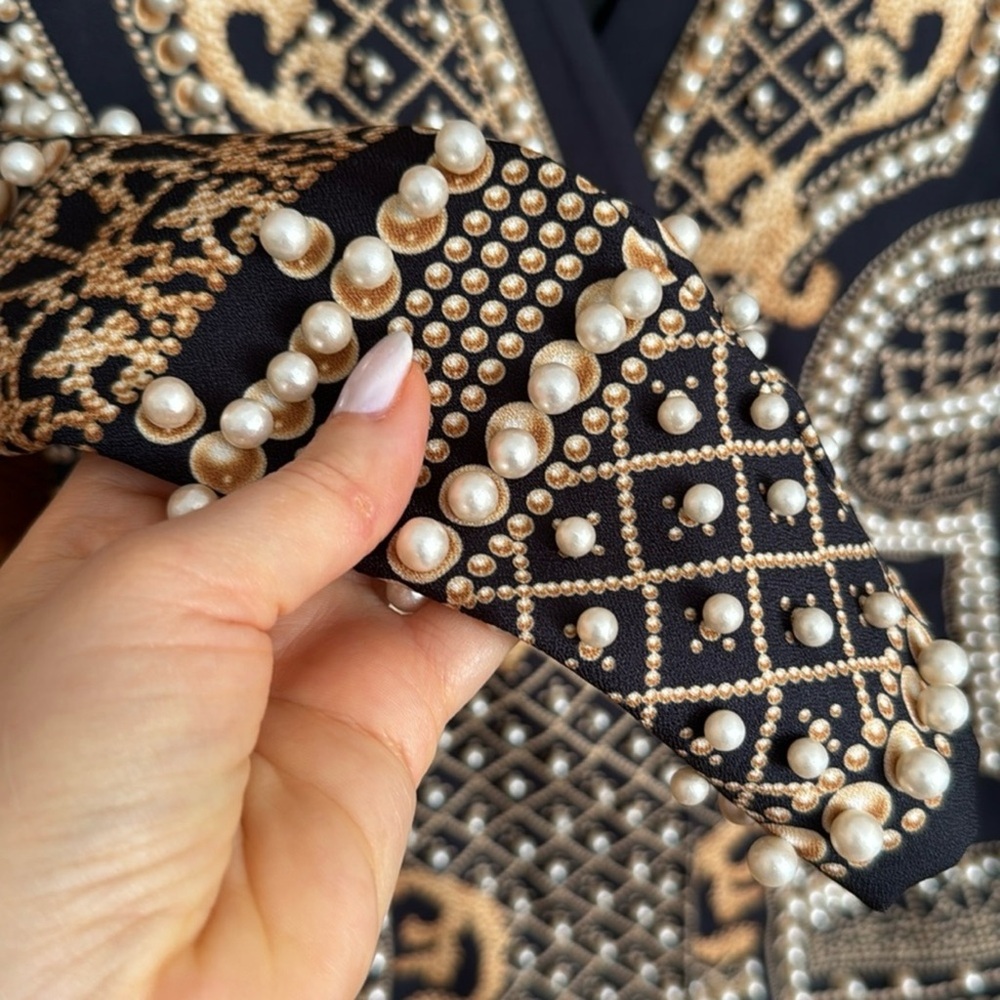 Elegant Black and Gold Mini Dress - Picture 8 of 15